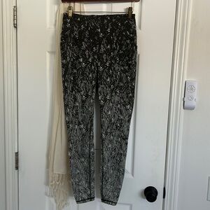 Green leafy leggings/yoga pants